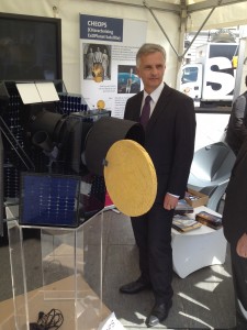Didier Burkhalter, member of the Swiss Federal Council, visits the exhibition of PlanetS in Bern. Credit: Guido Schwarz