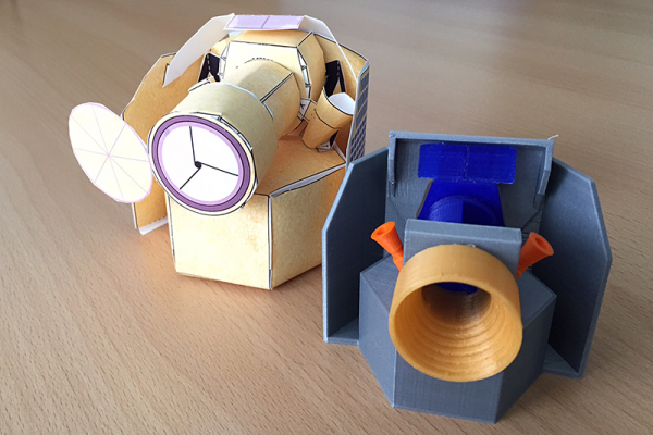 CHEOPS Modell, gefertigt mit Schere und Kleber, und aus dem 3D-Drucker. (Photo: Guido Schwarz)