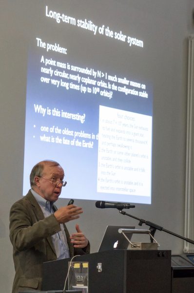 Prof. Scott Tremaine lecturing at the University of Bern. (Photo: Sylviane Blum)