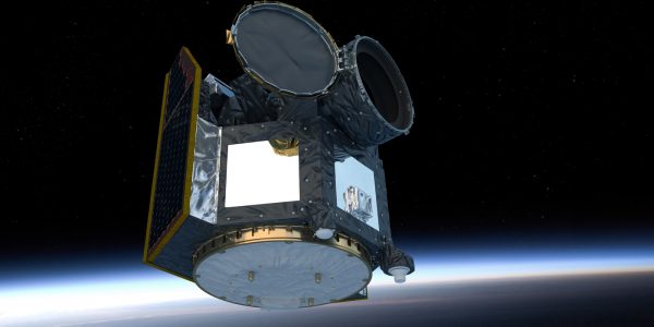 Abdeckung des Weltraumteleskops CHEOPS ist offen