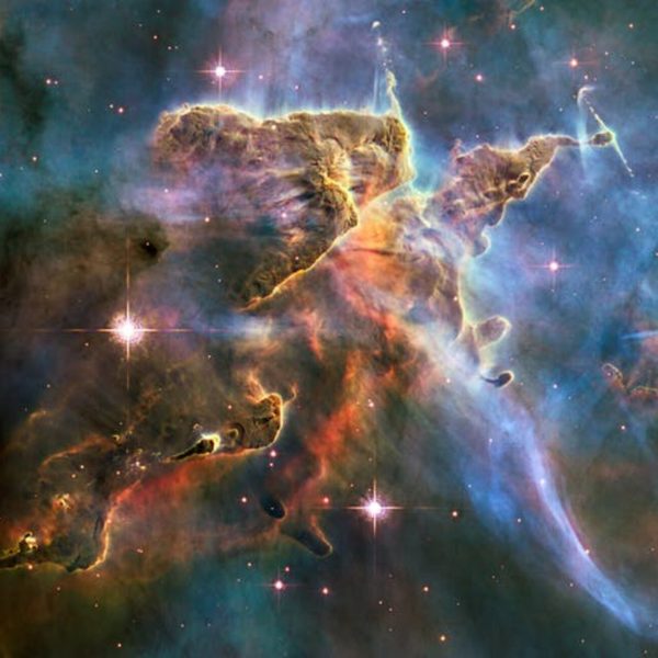 The mysteries of cosmic dust