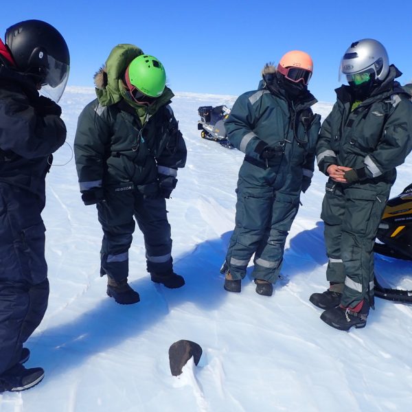 À la recherche de météorites en Antarctique